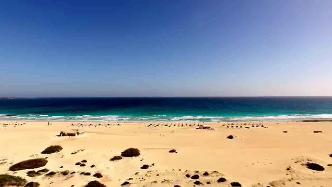 Corralejo: La esencia de Fuerteventura con tu coche de alquiler